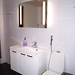 Northern Sauna With Heated Garage Huoneisto